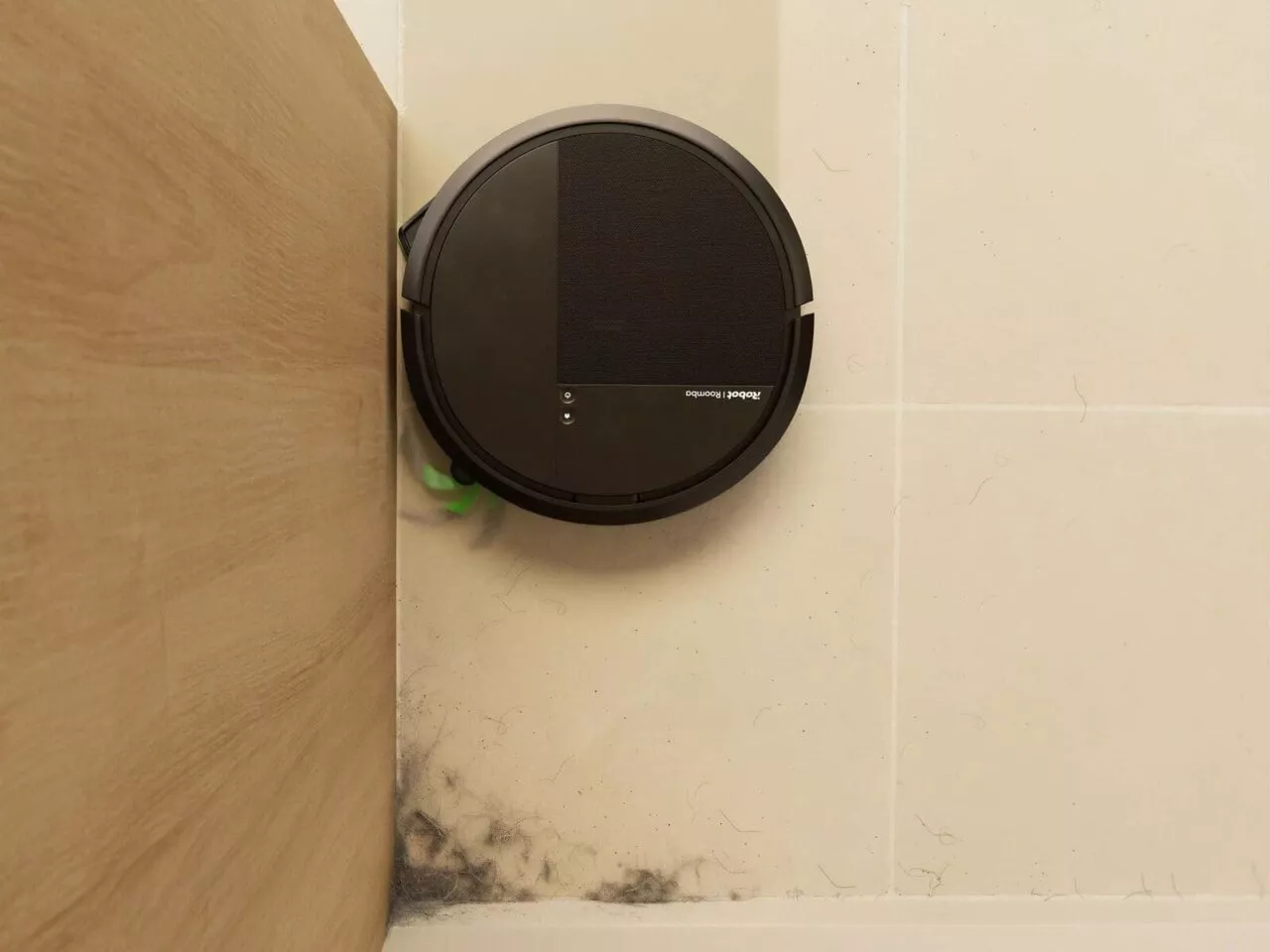 Roomba® 115 Combo robot ยืดแปรงปัดข้างเก็บฝุ่นชิดมุมผนังในห้องน้ำ