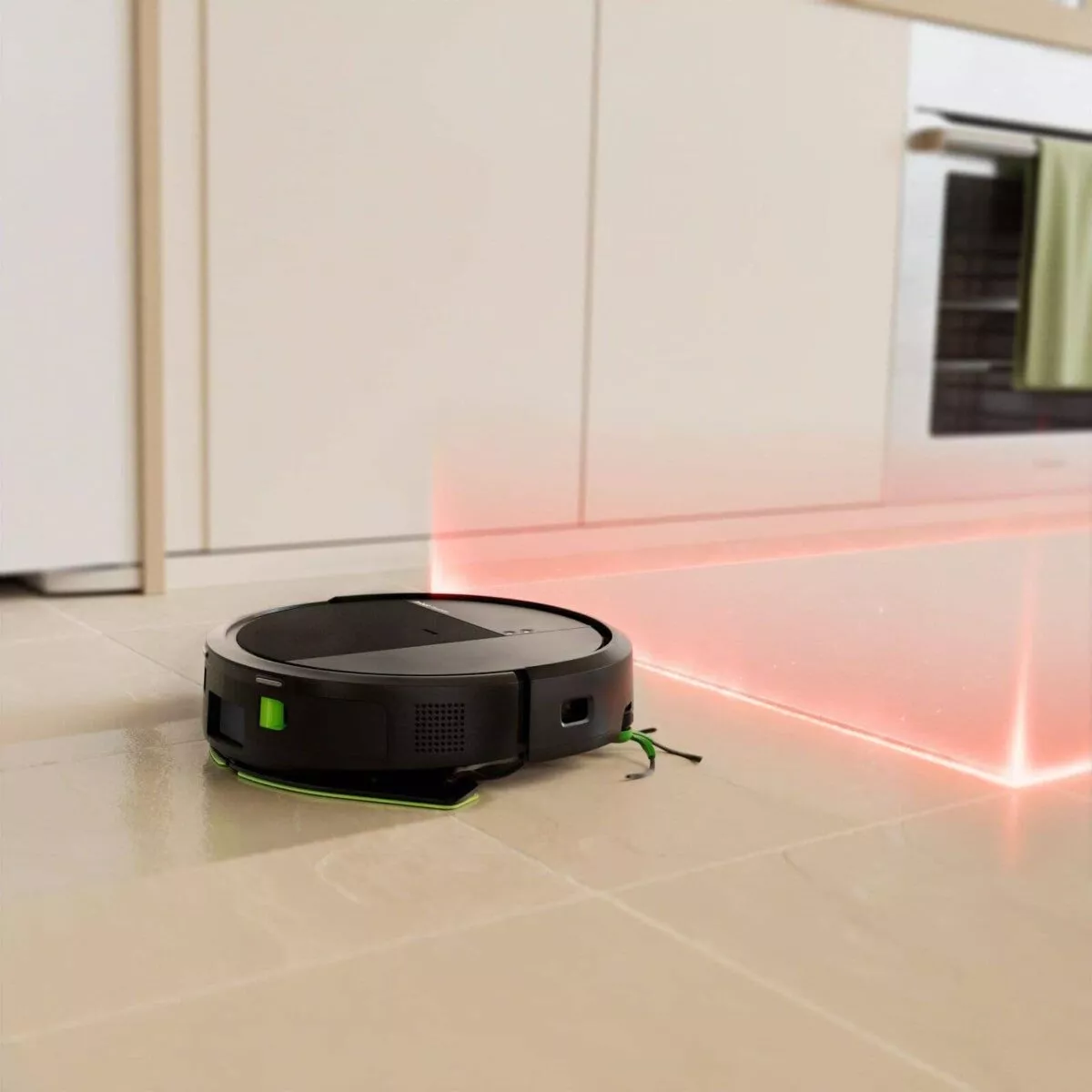 Roomba® 115 Combo robot ตรวจจับขอบพรมด้วยลำแสงกันโซนถูในห้องครัว